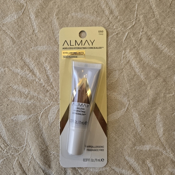 Almay Ageless Hydrating Liquid Concealer Hyaluronic Acid 050 Deep - Picture 2 of 6